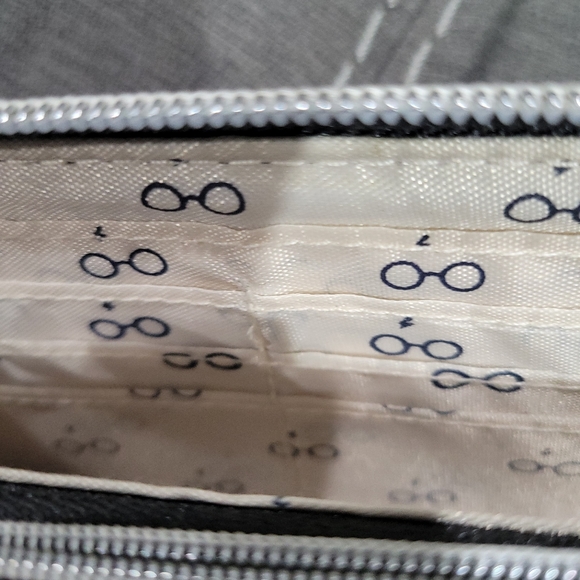 Harry Potter Burgundy "I Solemly Swear That I'm Up To No Good" Wallet - Picture 6 of 7